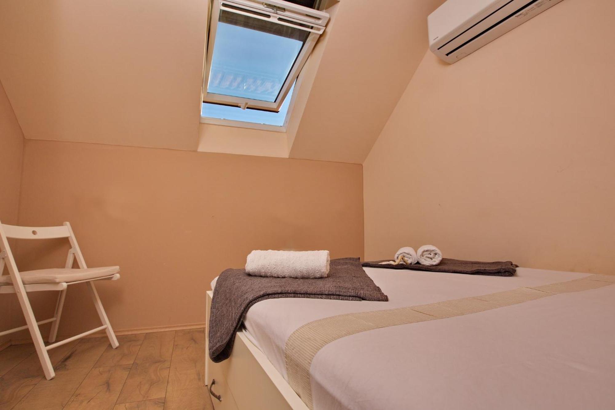 Apartments With A Parking Space Jelsa, Hvar - 8713 Jelsa  Bilik gambar